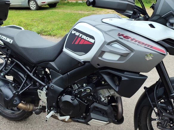 2018 Suzuki V-Strom 1000, белый - вид 1