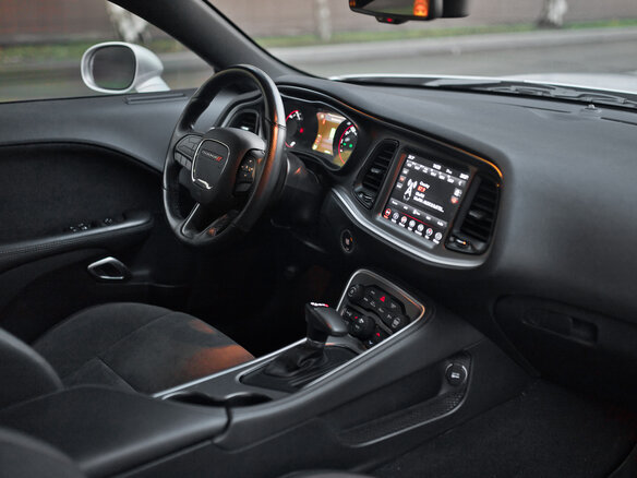 2019 Dodge Challenger III Рестайлинг 2, серебристый - вид 18