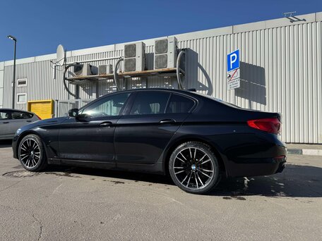 2019 BMW 5 серии 520d VII (G30/G31/G38), чёрный, 2820000 рублей, вид 3