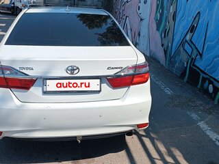 2017 Toyota Camry VII (XV50) Рестайлинг, белый, 2000000 рублей, вид 2