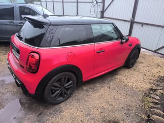 2021 Mini Hatch Cooper III (F55/F56) Рестайлинг 2, красный, 3000000 рублей, вид 3