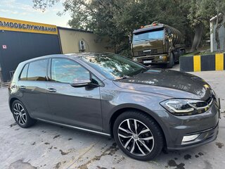 2017 Volkswagen Golf VII Рестайлинг, серый, 2000000 рублей, вид 1