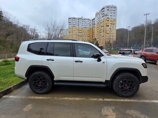 2021 Toyota Land Cruiser 300 Series, белый, 8100000 рублей, вид 1