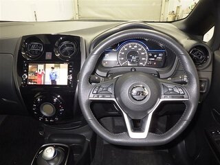 2018 Nissan Note e-Power II Рестайлинг, золотистый, 1749000 рублей, вид 3