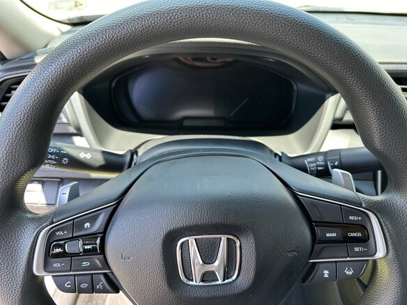 2019 Honda Insight III, серебристый, 1850000 рублей - вид 13
