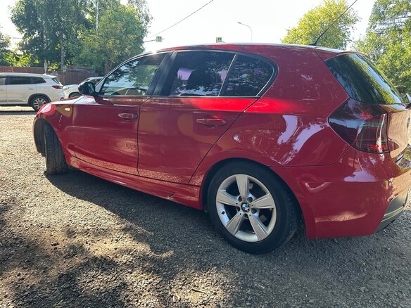 2008 BMW 1 серии 116i I (E81/E82/E87/E88) Рестайлинг, красный, 570000 рублей - вид 3