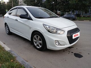 2014 Hyundai Solaris I Рестайлинг, белый, 730000 рублей, вид 3