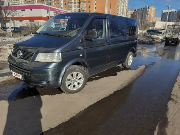 2004 Volkswagen Multivan T5, серый, 1530000 рублей - вид 2