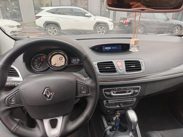 2010 Renault Megane III, белый, 900000 рублей - вид 9