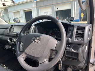 2016 Toyota HiAce H200 Рестайлинг, серебристый, 2500000 рублей, вид 5
