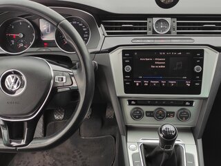 2018 Volkswagen Passat B8, серый, 1850000 рублей, вид 5