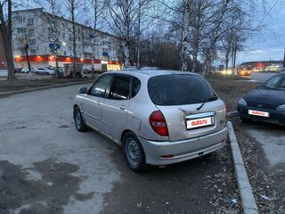 2003 Daihatsu Sirion I (M1), серебристый, 100000 рублей, вид 4