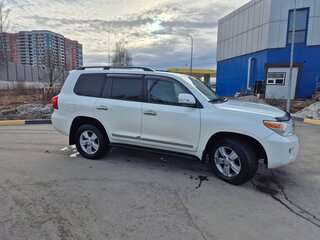 2012 Toyota Land Cruiser 200 Series Рестайлинг 1, белый, 3950000 рублей, вид 3