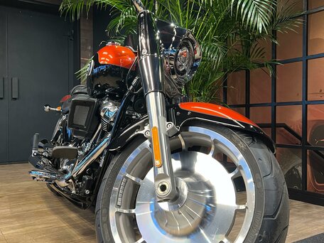 2025 Harley-Davidson Fat Boy, пурпурный, 3950000 рублей, вид 4