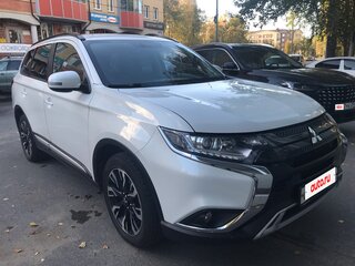 2021 Mitsubishi Outlander III Рестайлинг 3, белый, 2850000 рублей, вид 3