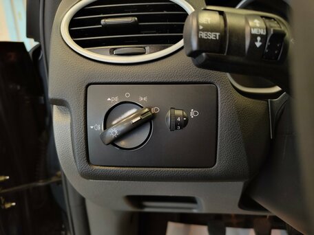 2011 Ford Focus II Рестайлинг, серый, 498000 рублей, вид 5