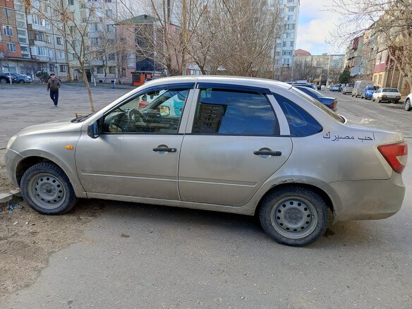 2012 Lada (ВАЗ) Granta I, серый, 370000 рублей - вид 2