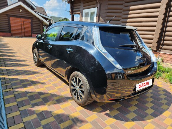 2016 Nissan Leaf 30kWh I (ZE0/AZE0), чёрный, 1150000 рублей - вид 3