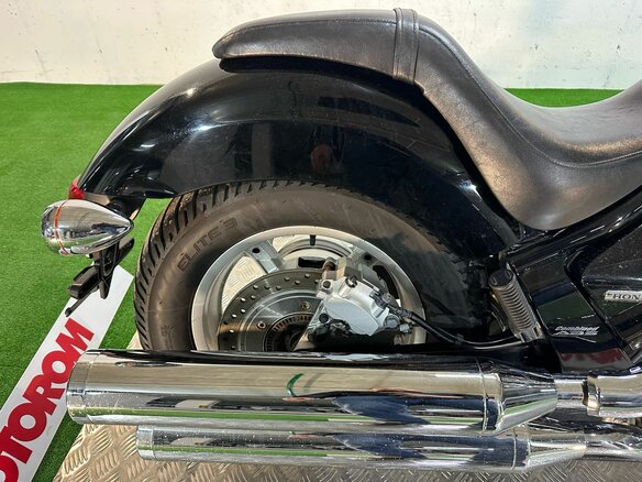 2010 Honda VT 1300CS Sabre, чёрный - вид 22