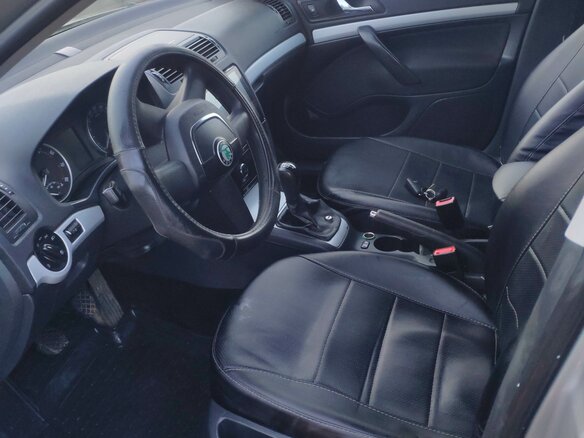 2010 Skoda Octavia II (A5) Рестайлинг, серый, 930000 рублей - вид 3