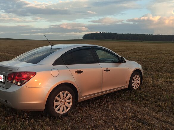 2010 Chevrolet Cruze I, серебристый, 540000 рублей - вид 4