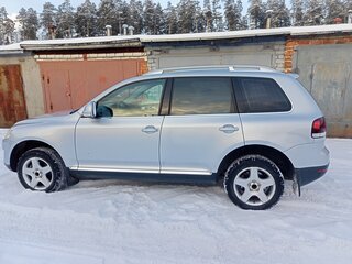 2008 Volkswagen Touareg I Рестайлинг, серебристый, 1700000 рублей, вид 3