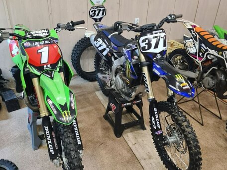 2024 Yamaha YZ450F, белый, 700000 рублей, вид 3