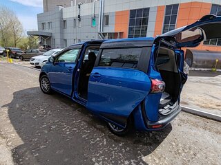2018 Toyota Sienta II Рестайлинг, синий, 1600000 рублей, вид 3