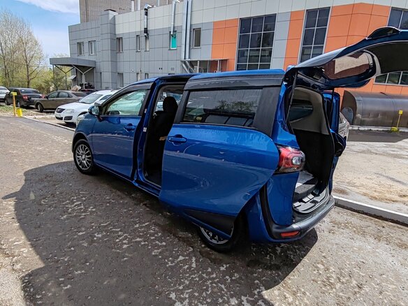 2018 Toyota Sienta II Рестайлинг, синий, 1600000 рублей - вид 2