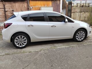 2012 Opel Astra J Рестайлинг, белый, 1680000 рублей, вид 5