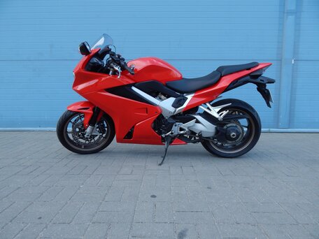 2014 Honda VFR 800, красный, 690000 рублей, вид 1