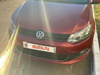 2011 Volkswagen Polo V, пурпурный, 920000 рублей, вид 2