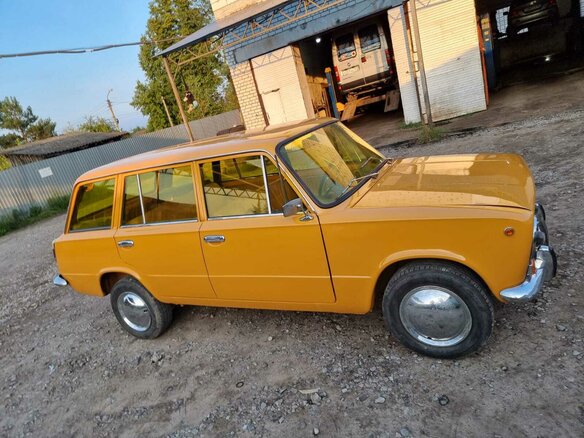 1978 Lada (ВАЗ) 2102, золотистый, 350000 рублей - вид 3