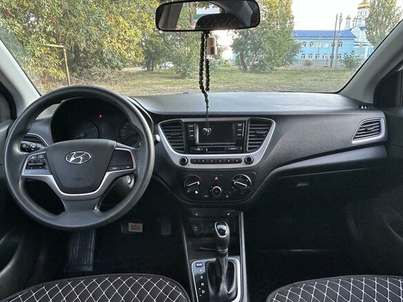 2017 Hyundai Solaris II, белый, 1270000 рублей - вид 9