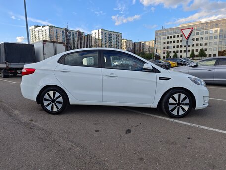2014 Kia Rio 6-speed III, белый, вид 2