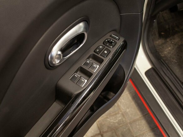 2016 Kia Soul II Рестайлинг, белый, 1560000 рублей - вид 34
