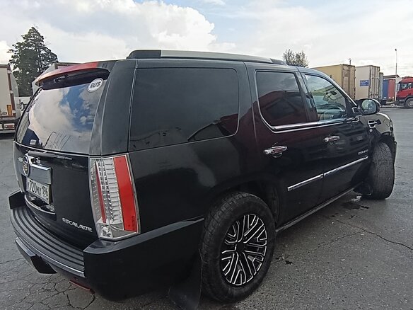 2013 Cadillac Escalade III, чёрный, 2400000 рублей - вид 2
