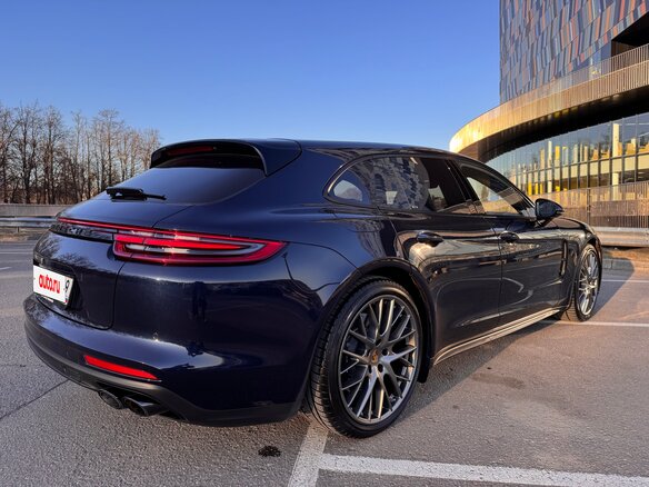 2019 Porsche Panamera 4 Sport Turismo II, синий, 7100000 рублей - вид 10