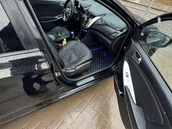 2012 Hyundai Solaris I, чёрный, 900000 рублей - вид 9
