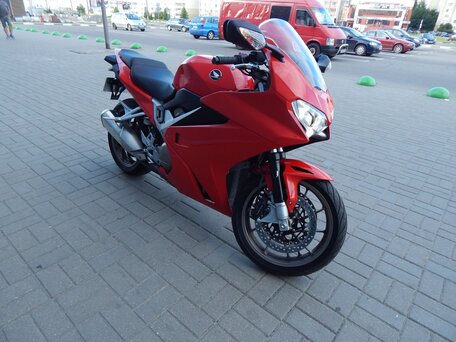 2014 Honda VFR 800, красный, 690000 рублей, вид 2