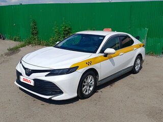 2019 Toyota Camry VIII (XV70), белый, 1700000 рублей, вид 3
