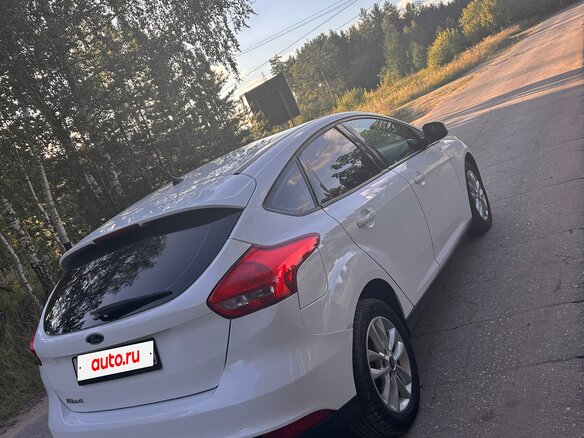 2015 Ford Focus III Рестайлинг, белый, 1100000 рублей - вид 5