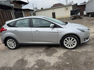 2018 Ford Focus III Рестайлинг, серебристый, 1200000 рублей, вид 3