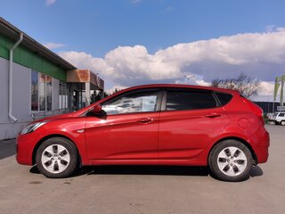 2013 Hyundai Solaris I, красный, 970000 рублей, вид 3