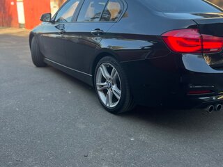 2018 BMW 3 серии 320i VI (F3x) Рестайлинг, чёрный, 1800000 рублей, вид 4