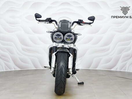 2020 Triumph Rocket III, чёрный, 1927000 рублей, вид 4