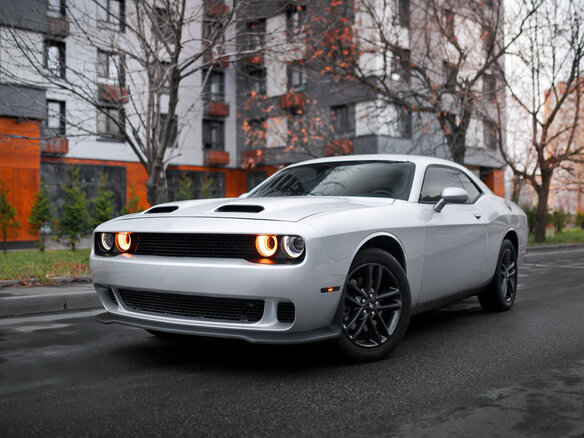 2019 Dodge Challenger III Рестайлинг 2, серебристый - вид 4