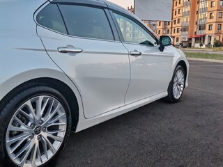 2018 Toyota Camry VIII (XV70), белый, 3030000 рублей, вид 4