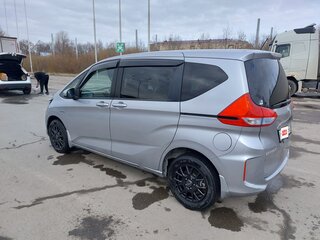 2017 Honda Freed+ II, серый, 1380000 рублей, вид 5