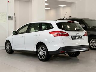 2017 Ford Focus III Рестайлинг, белый, 1000000 рублей, вид 4
